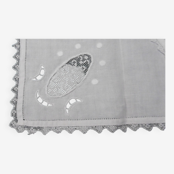 4 embroidered linen napkins