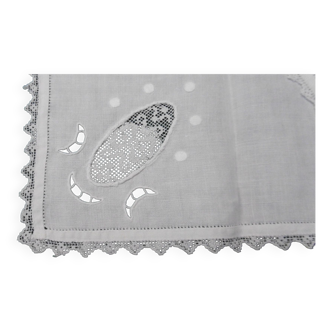 4 embroidered linen napkins