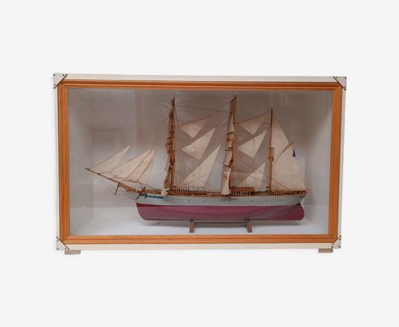 Maquette ancienne navire trois mats barque " Claire Menier " sous vitrine