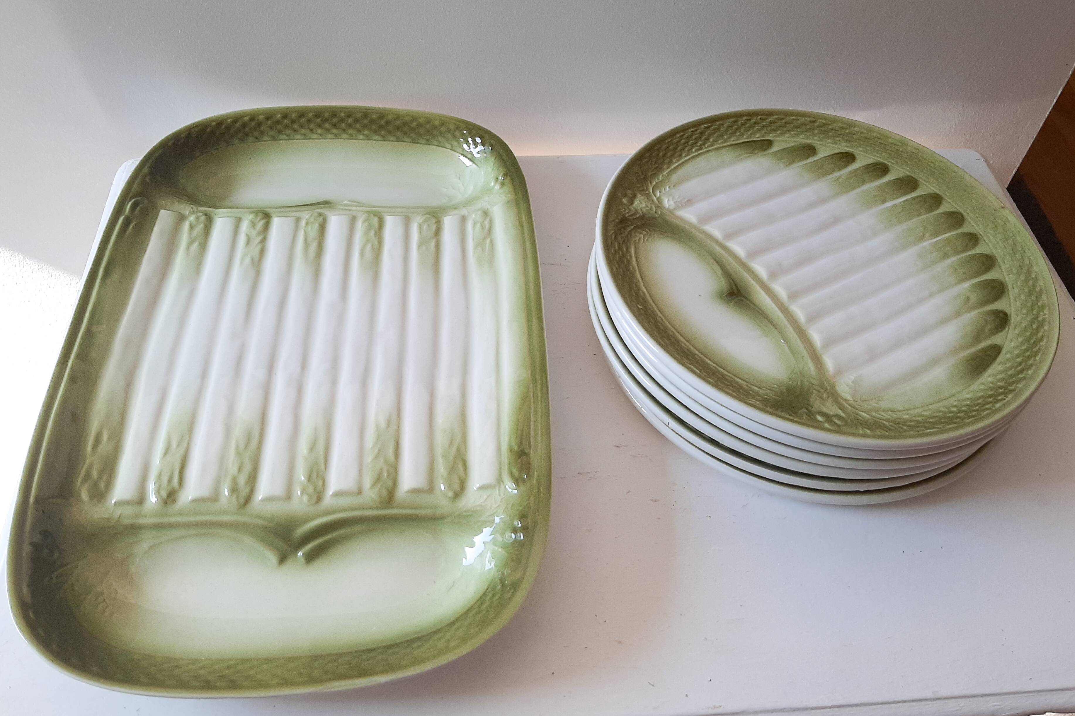 Asparagus service in green earthenware Moulin des Loups Orchies