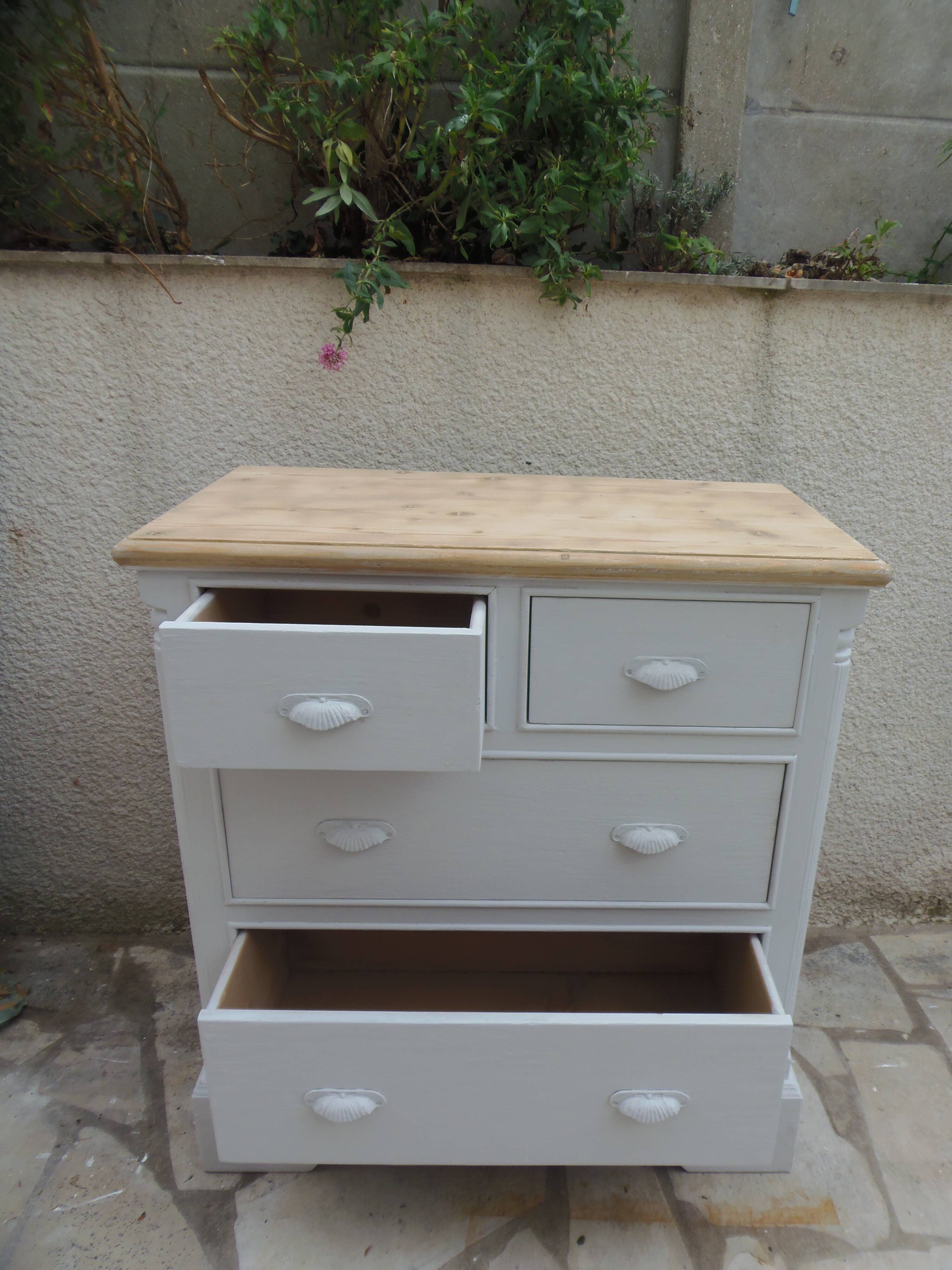 Beautifully crafted English chest of drawers, finished in pearl grey, with a wooden top.