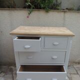Beautifully crafted English chest of drawers, finished in pearl grey, with a wooden top.