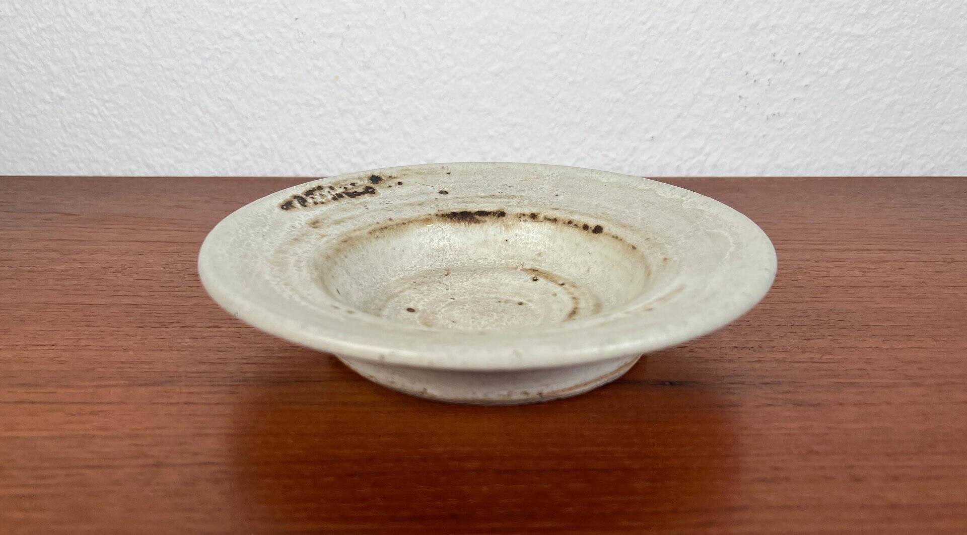 Mid-century Danish studio pottery bowl by Dania Keramik, 1960s.