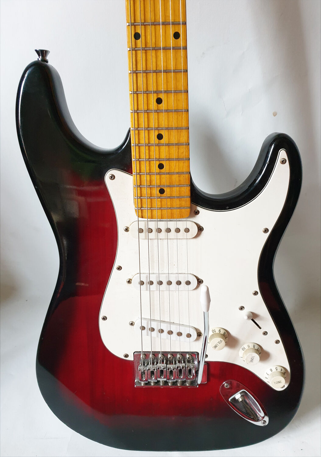 vintage guitar KAY Stratocaster cherryburst custom MIJ 1980s