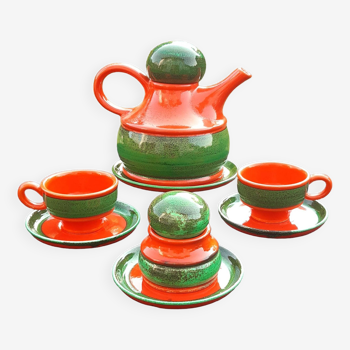 Superb service, breakfast, coffee, tea...tete a tête. Vintage ceramic.