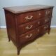 Commode arbalète trois tiroirs en merisier