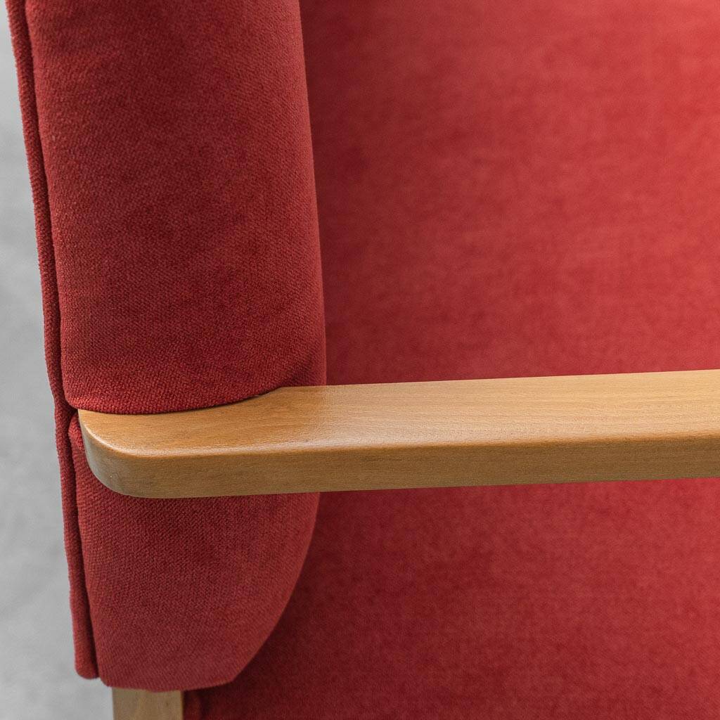 Vintage 2-seater sofa – in wood and red fabric, 1960s modernist