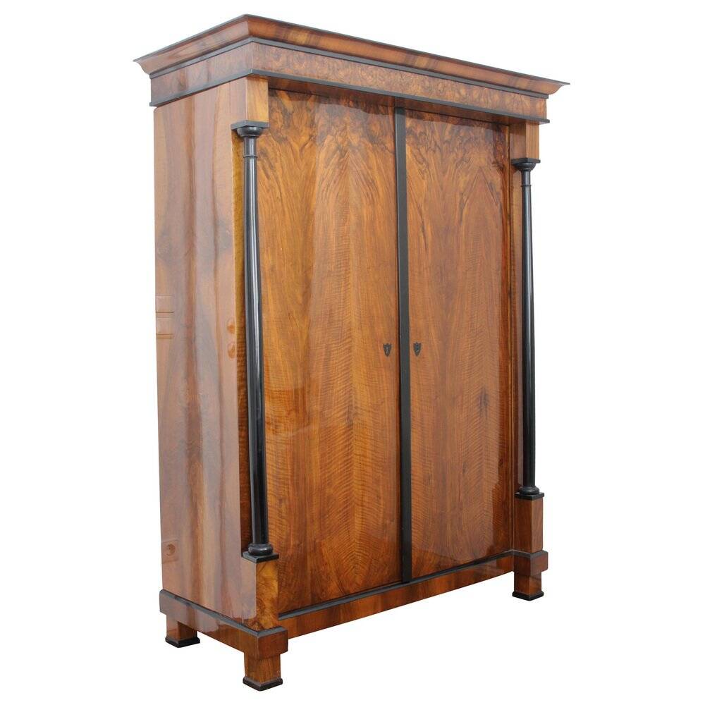 Biedermeier Armoire, Walnut Veneer and Full Columns, Austria, circa 1820