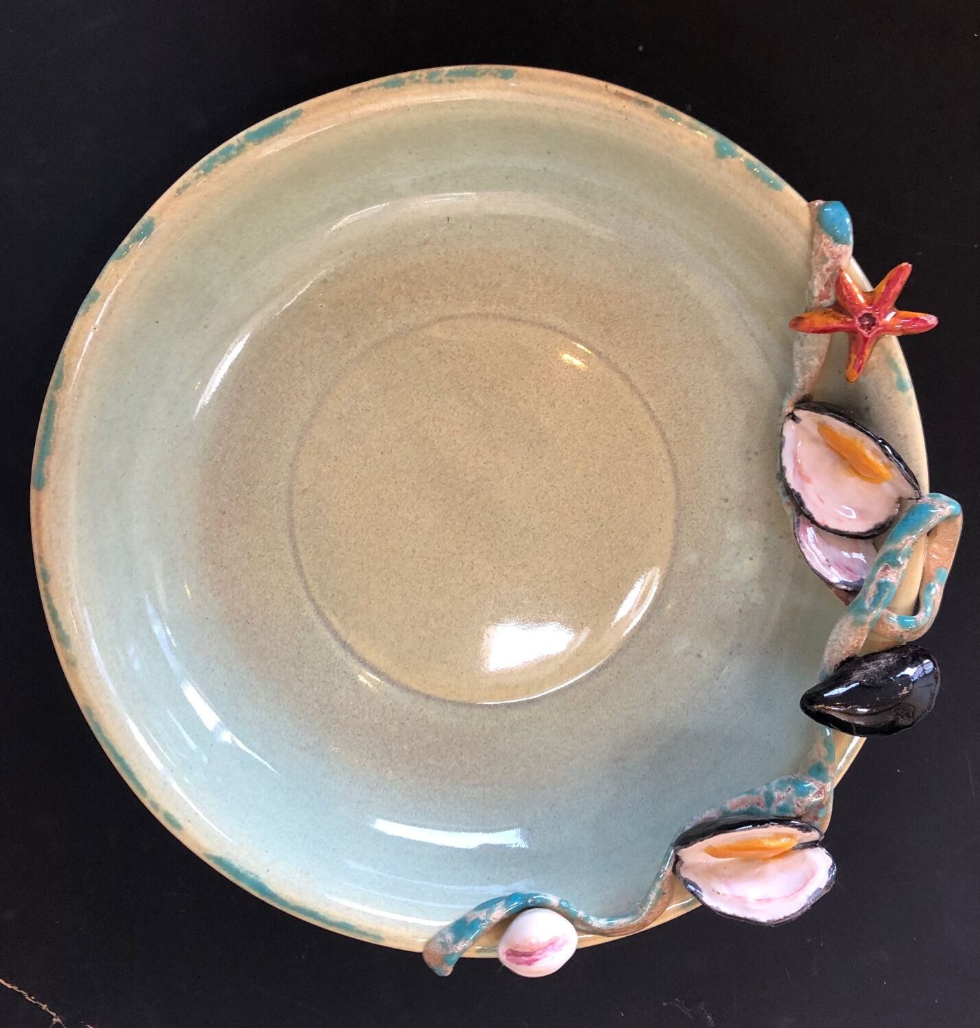 Paris ceramic dish with slip decoration, by Suzy Coste