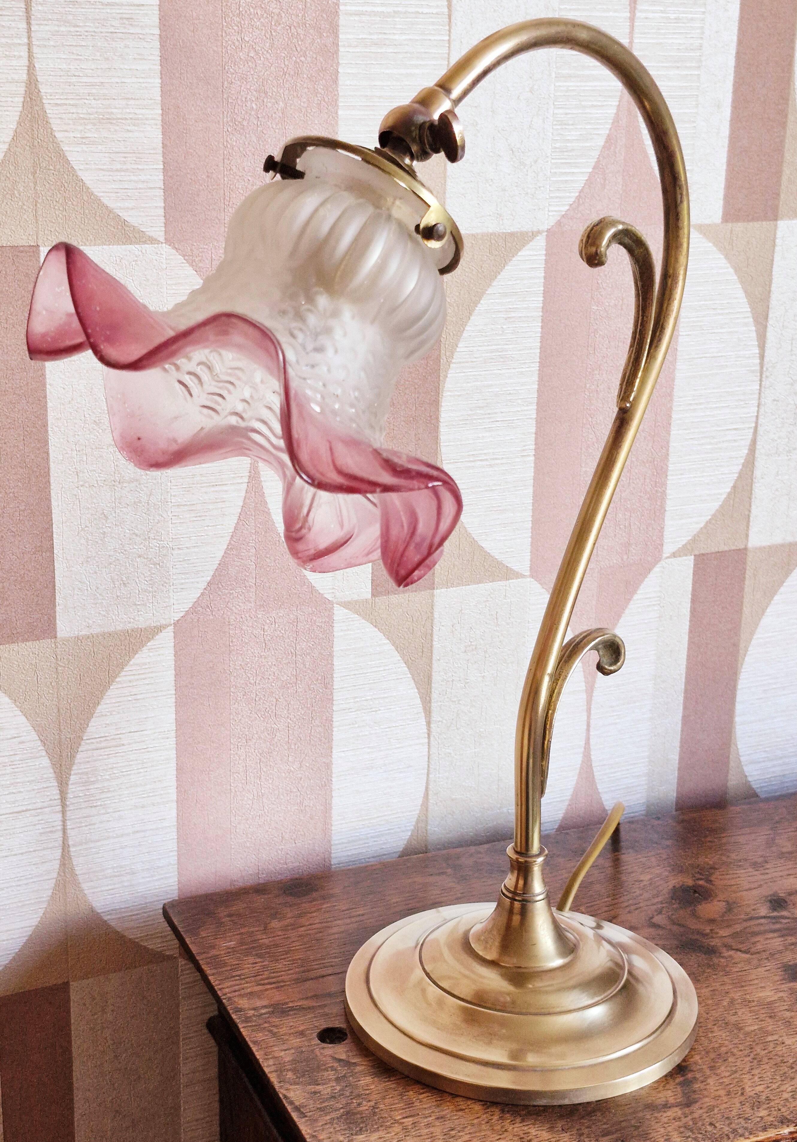 Pink tulip brass lamp