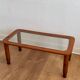 Table basse en bois et verre