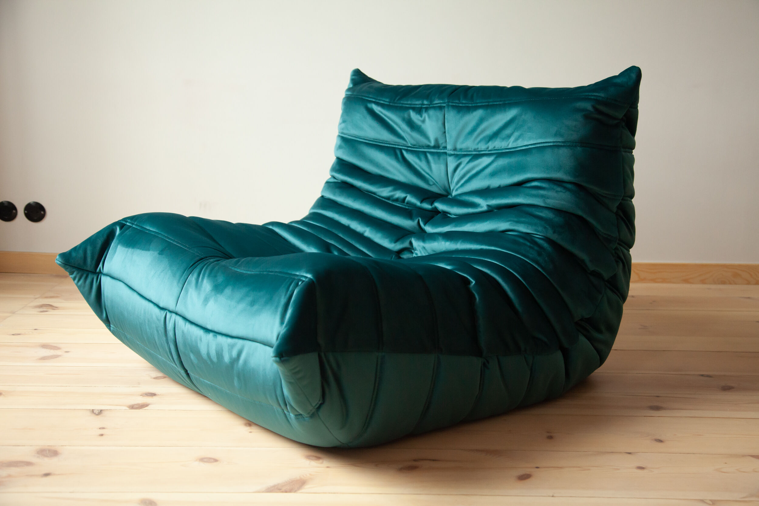 Chauffeuse et ottoman Togo modèle dessiné par Michel Ducaroy 1973