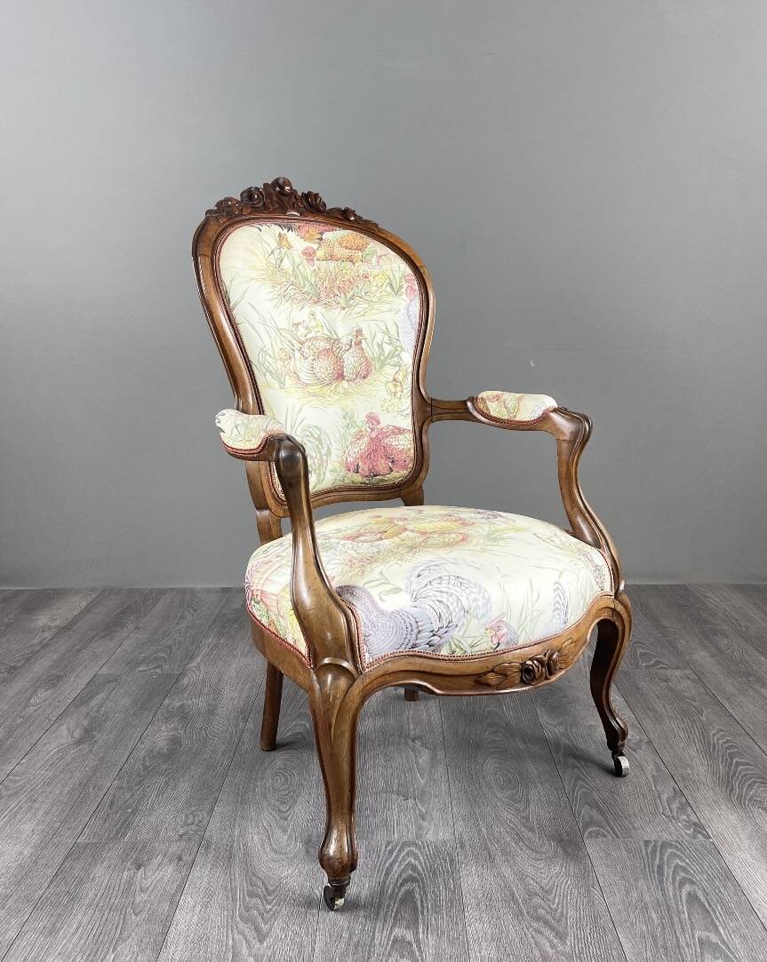 Fauteuil ancien en bois sculpté, époque Napoléon III, XIXe Siècle