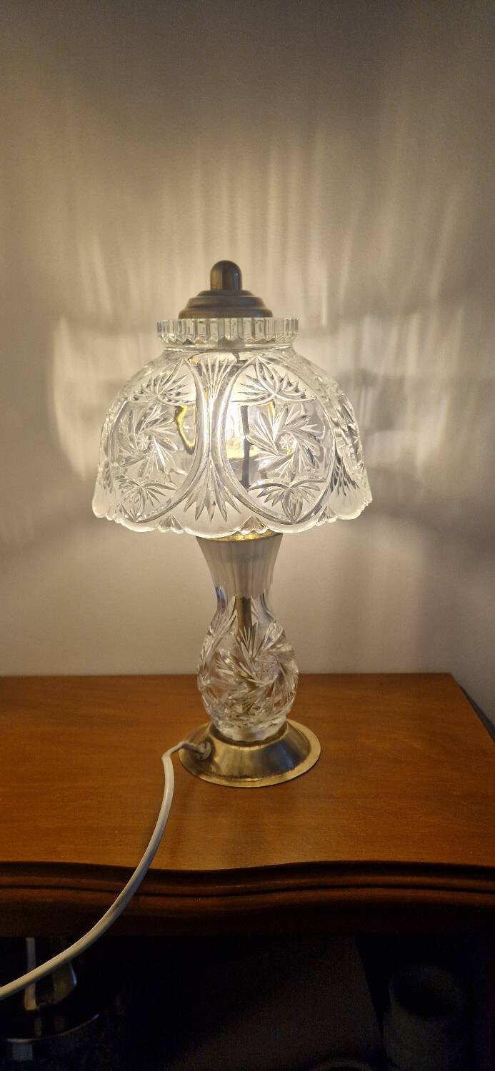 Paire de lampes cristal taillé et laiton- Production européenne 1950