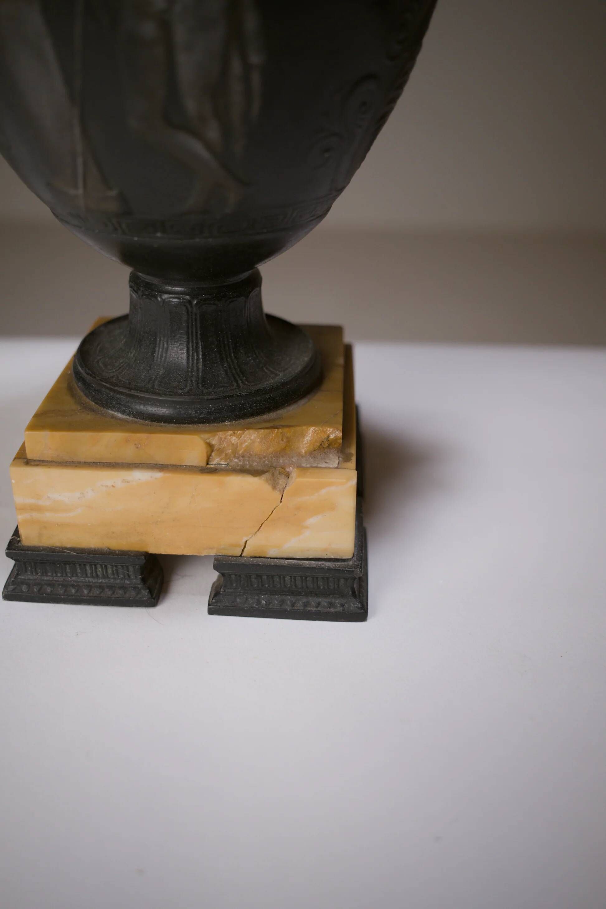 Paire de vases à l’antique, XIXe siècle