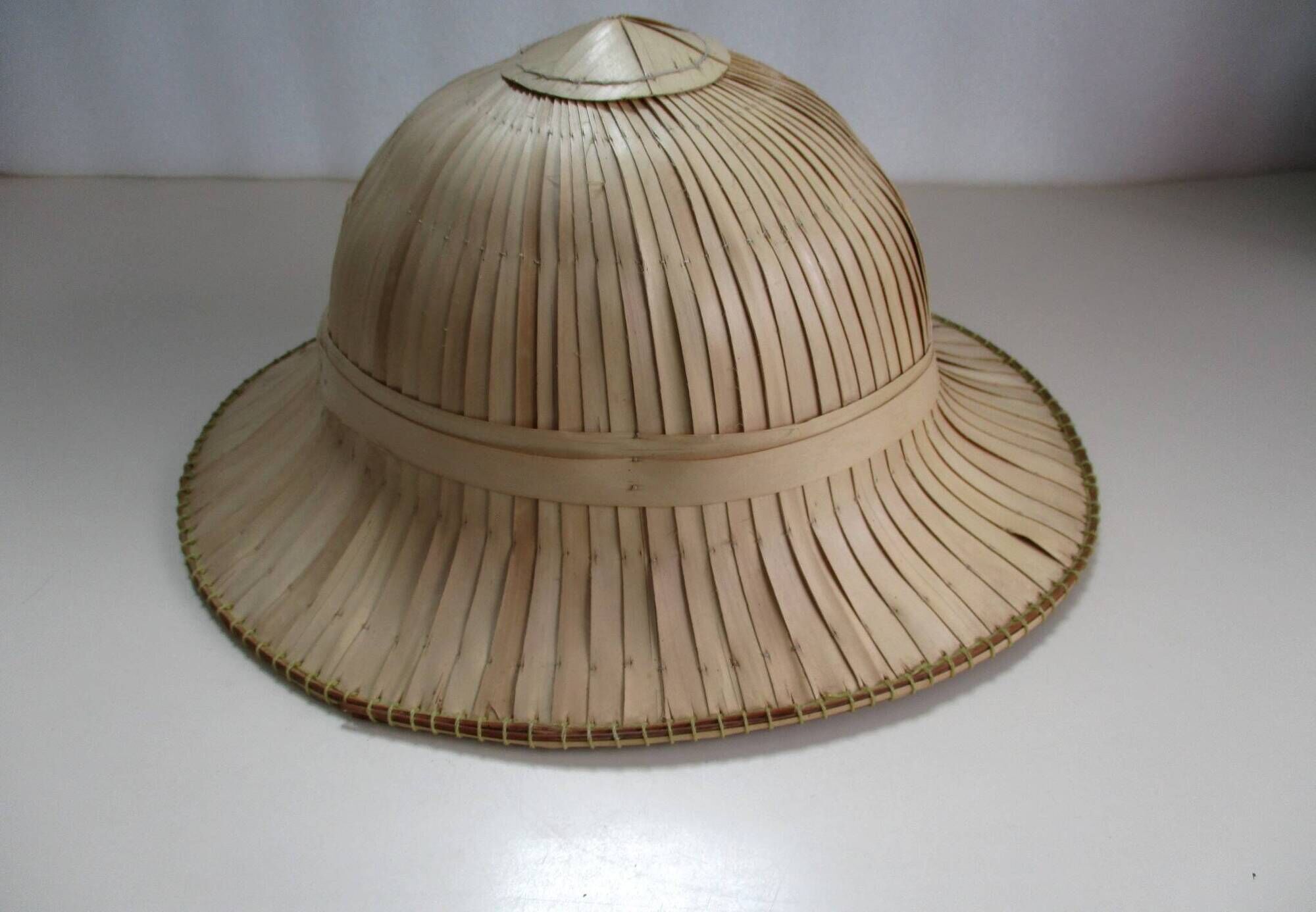 Colonial hat made of rattan and plant fibers - vintage