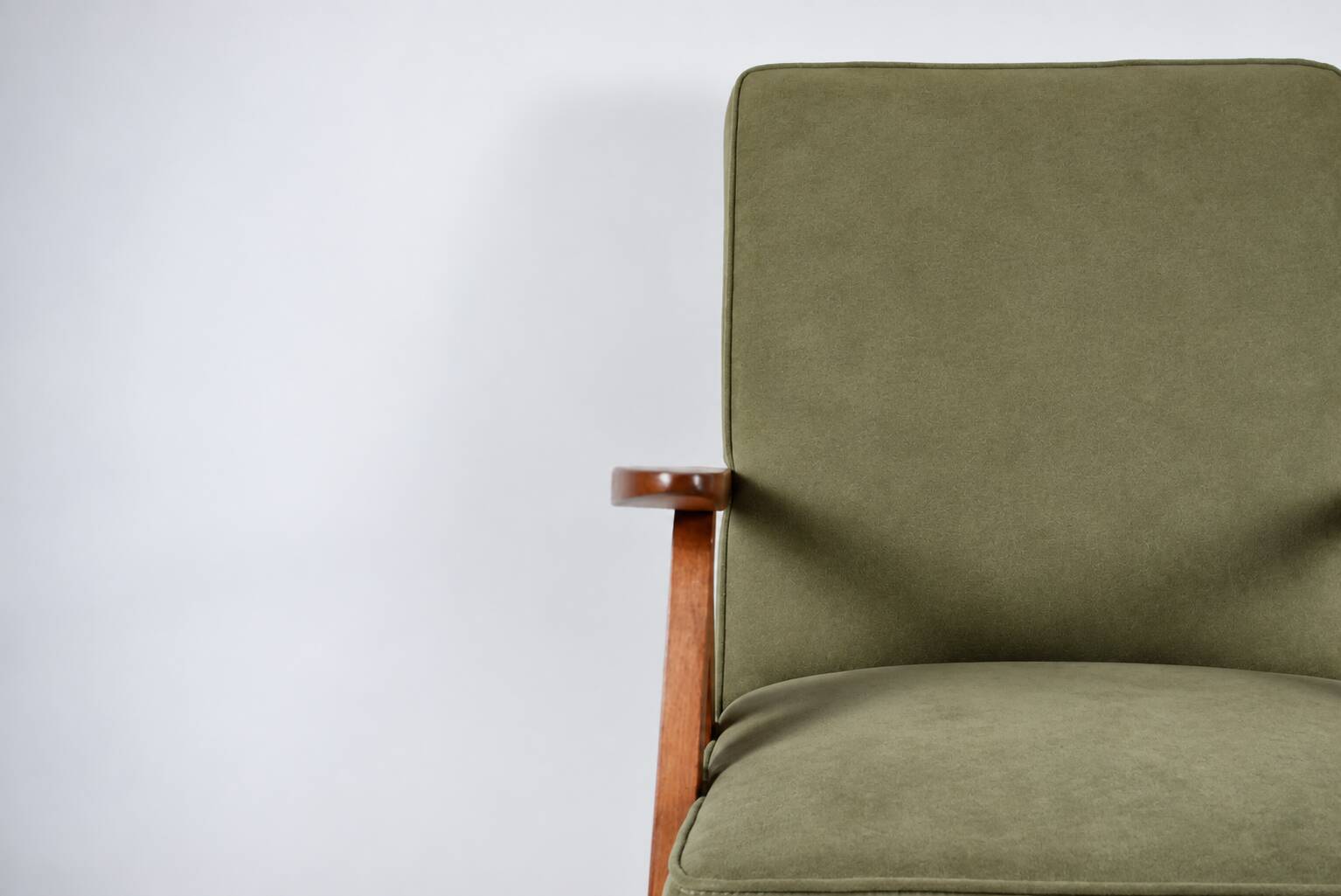 Fauteuil vintage B-310 Var des années 60 en velours vert olive
