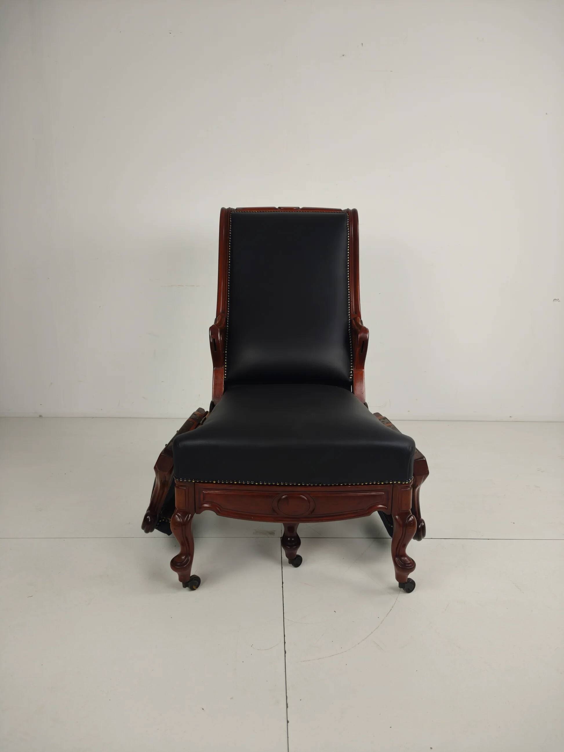 Fauteuil de bibliothèque ancien du XIXe siècle par Horrix – cuir noir