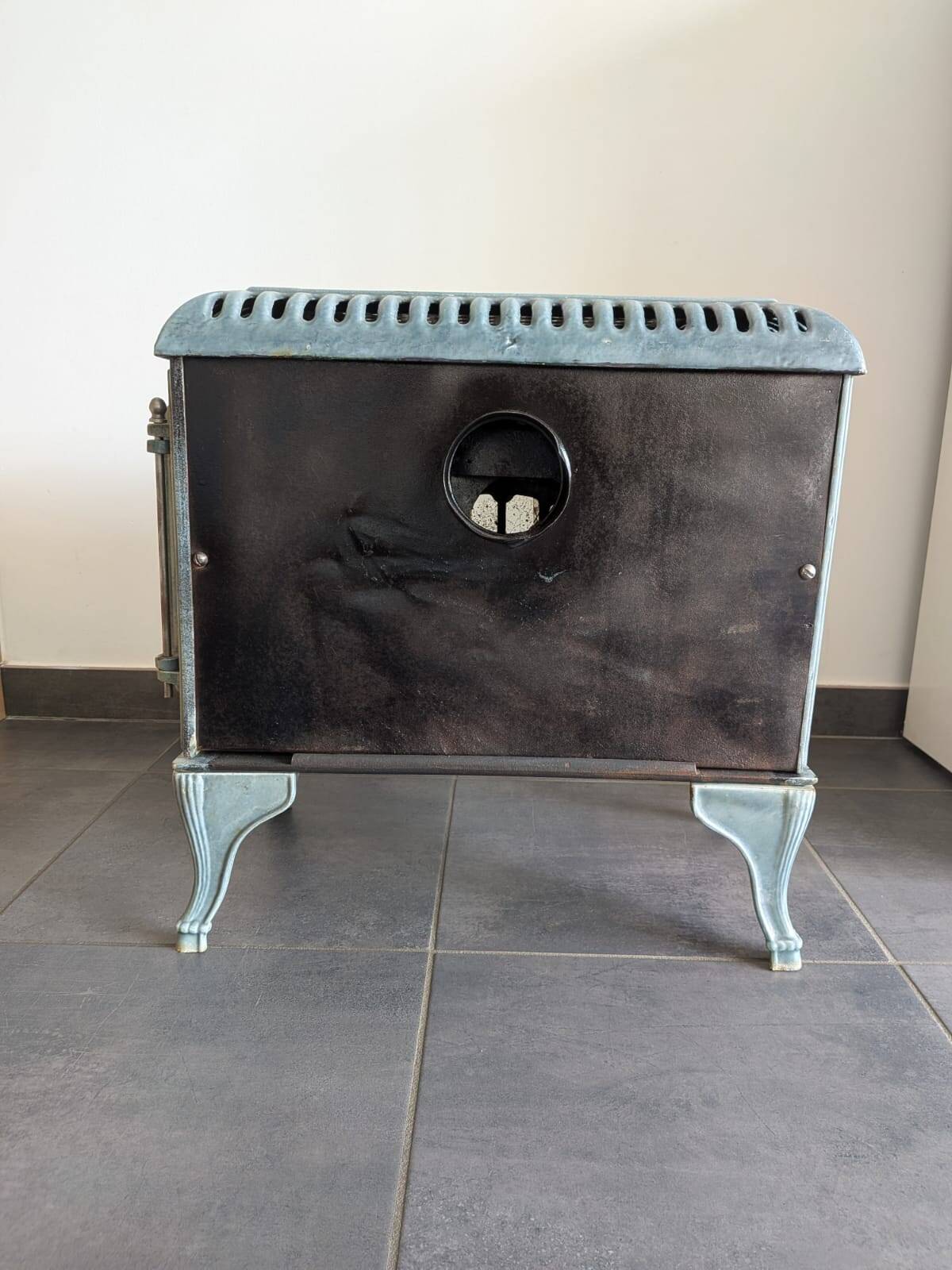 Antique enamelled cast iron stove "Faunus" – renovated