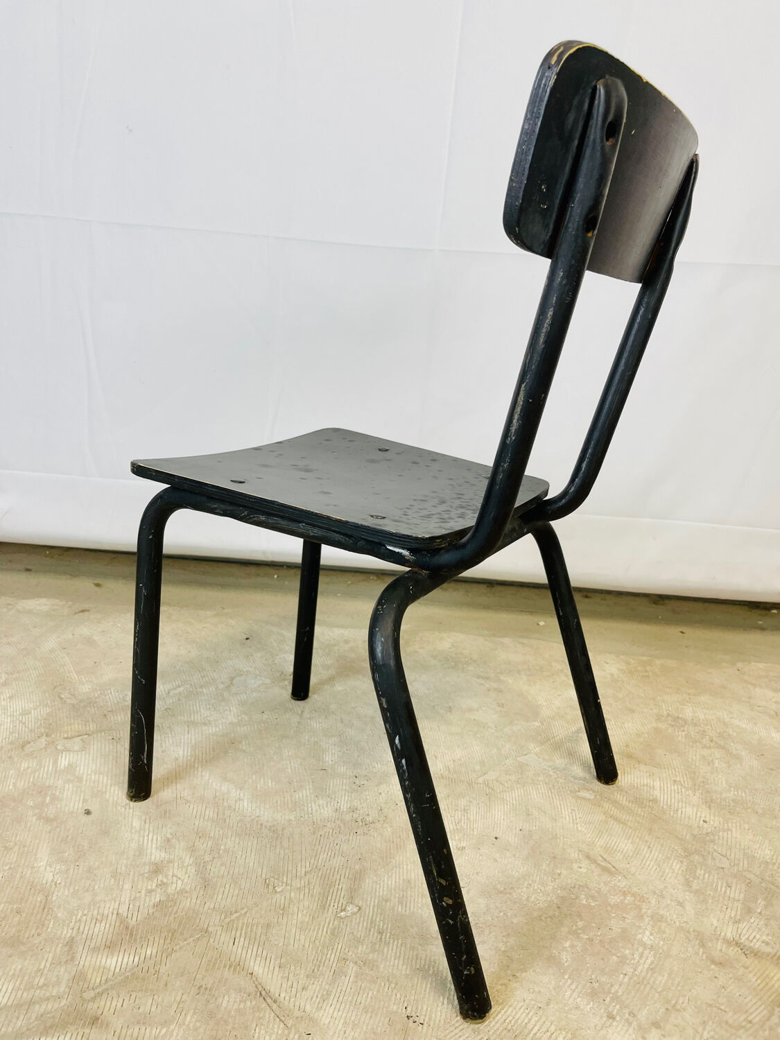 Chaise d’enfant en métal et bois