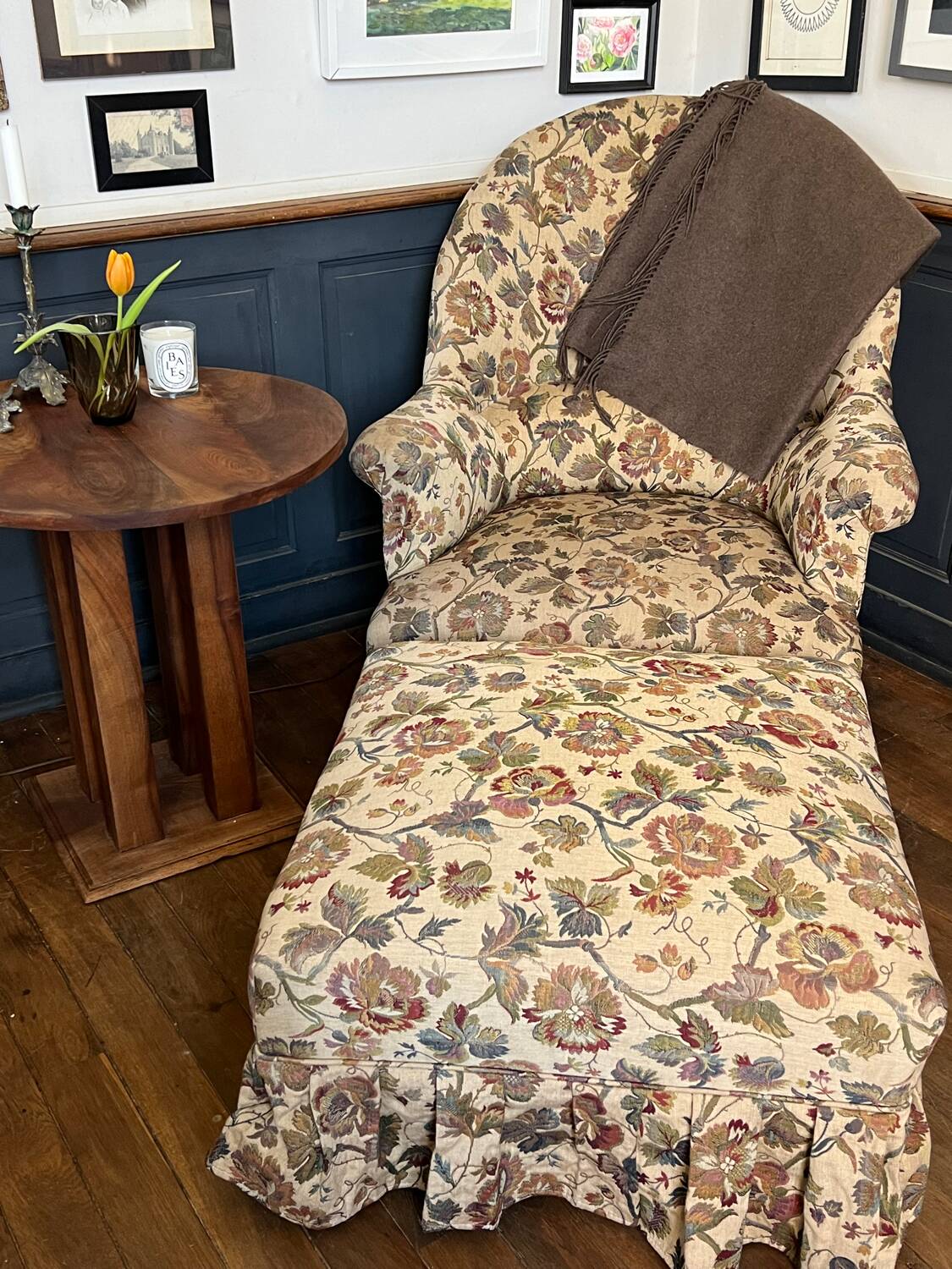 Armchair with pouf, cozy