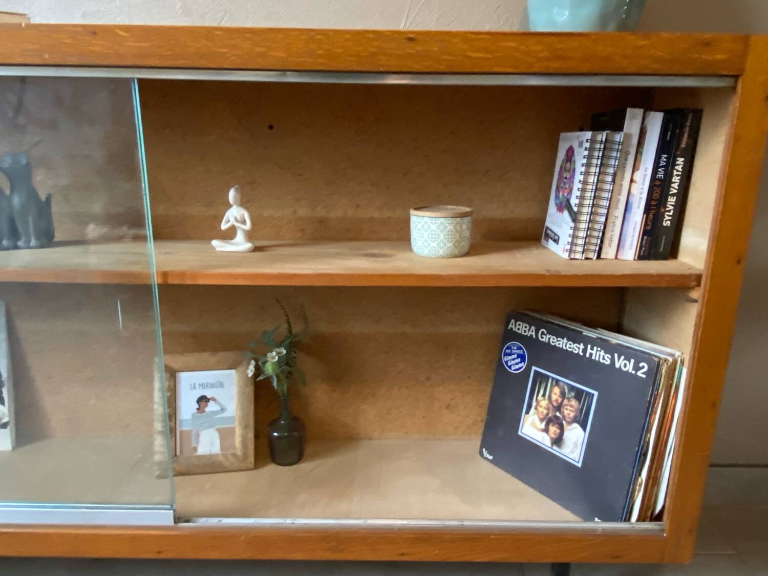 Vintage display cabinet / bookcase