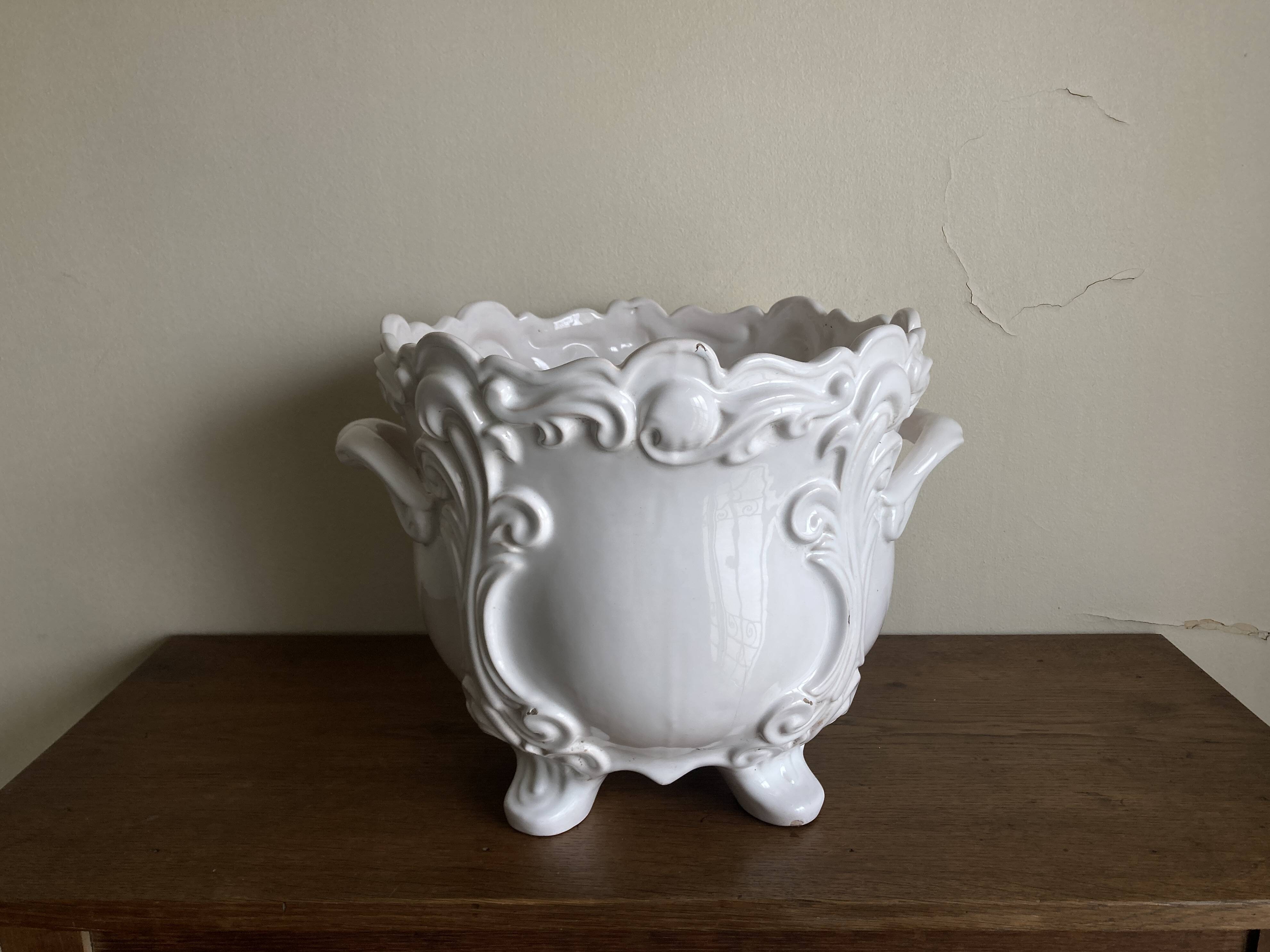 Moustiers Lallier white earthenware floor planter D30cm