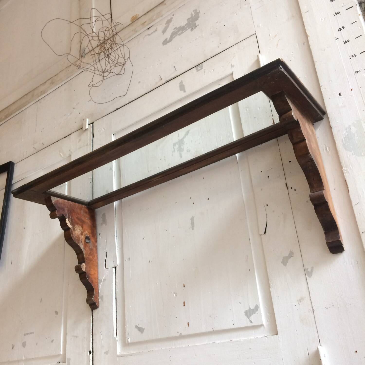 Étagère en verre et bois