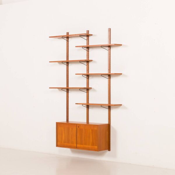 Un ensemble mural en teck scandinave des années 1970.