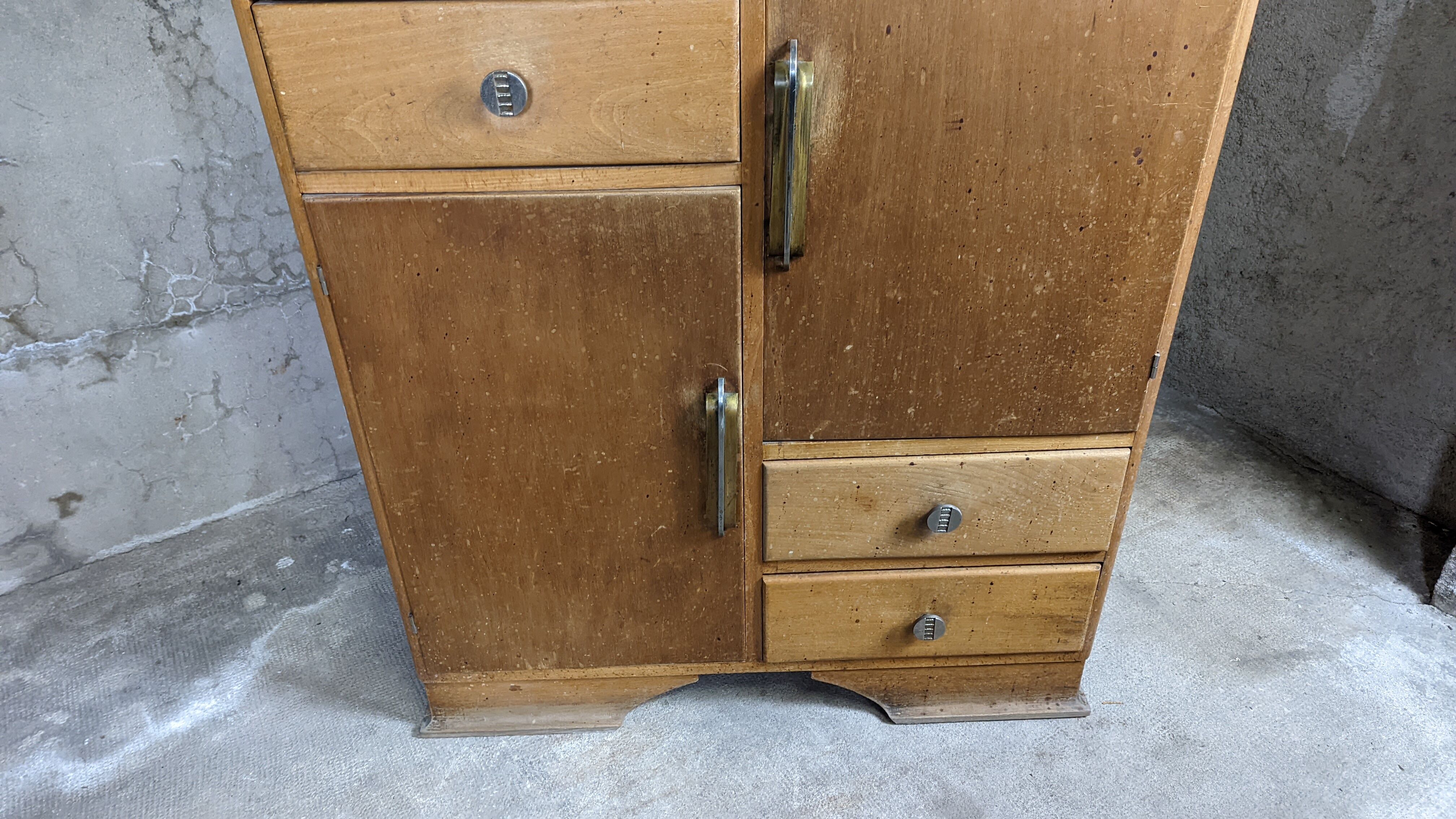 Vintage design chest of drawers