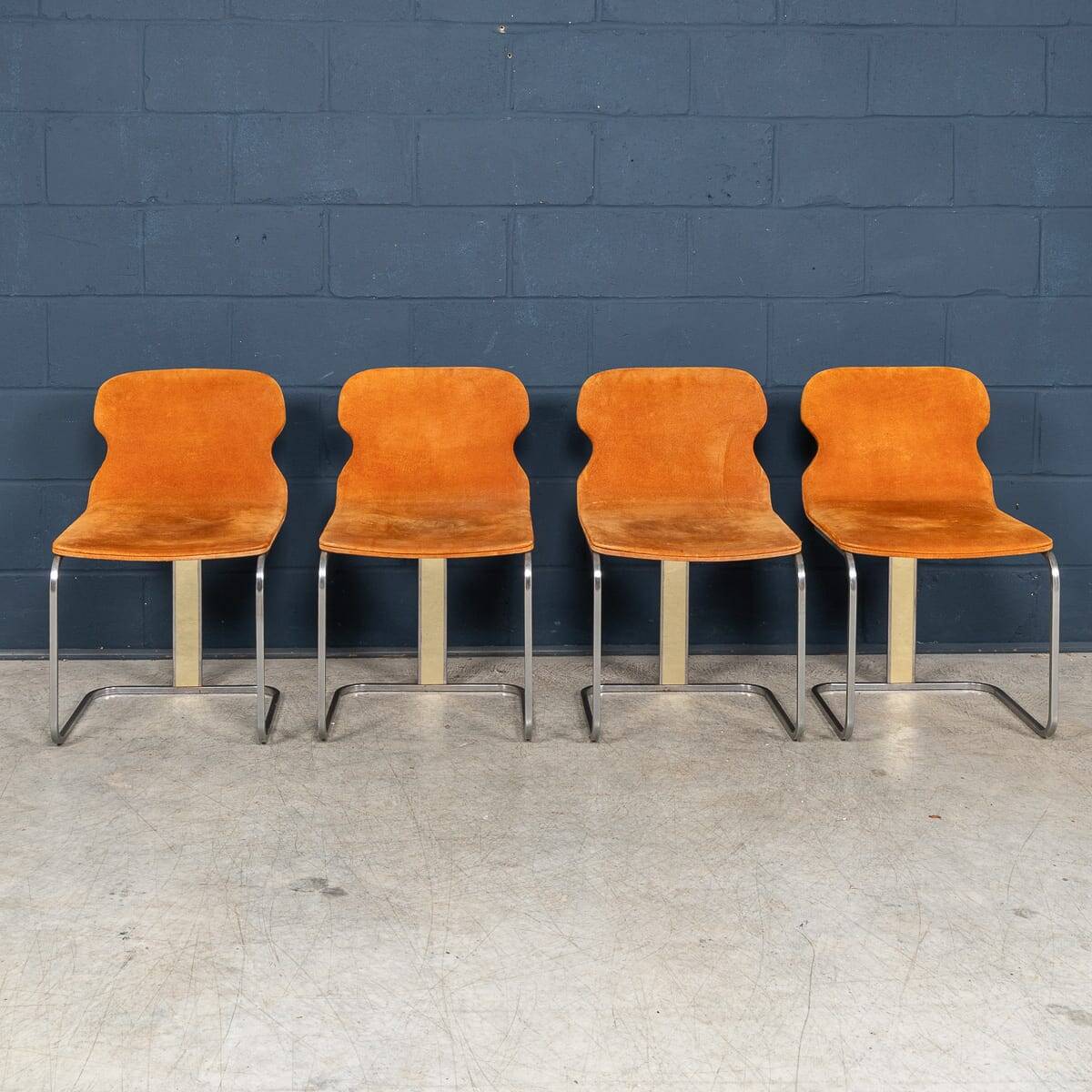 Ensemble de salle à manger italien vintage des années 20 en suede orange par willy rizzo c.1970