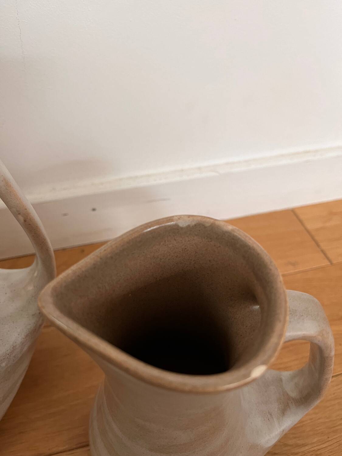 Ceramic teapot and milk jug set