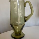 Vase en verre soufflé vert tilleul moderniste 1950