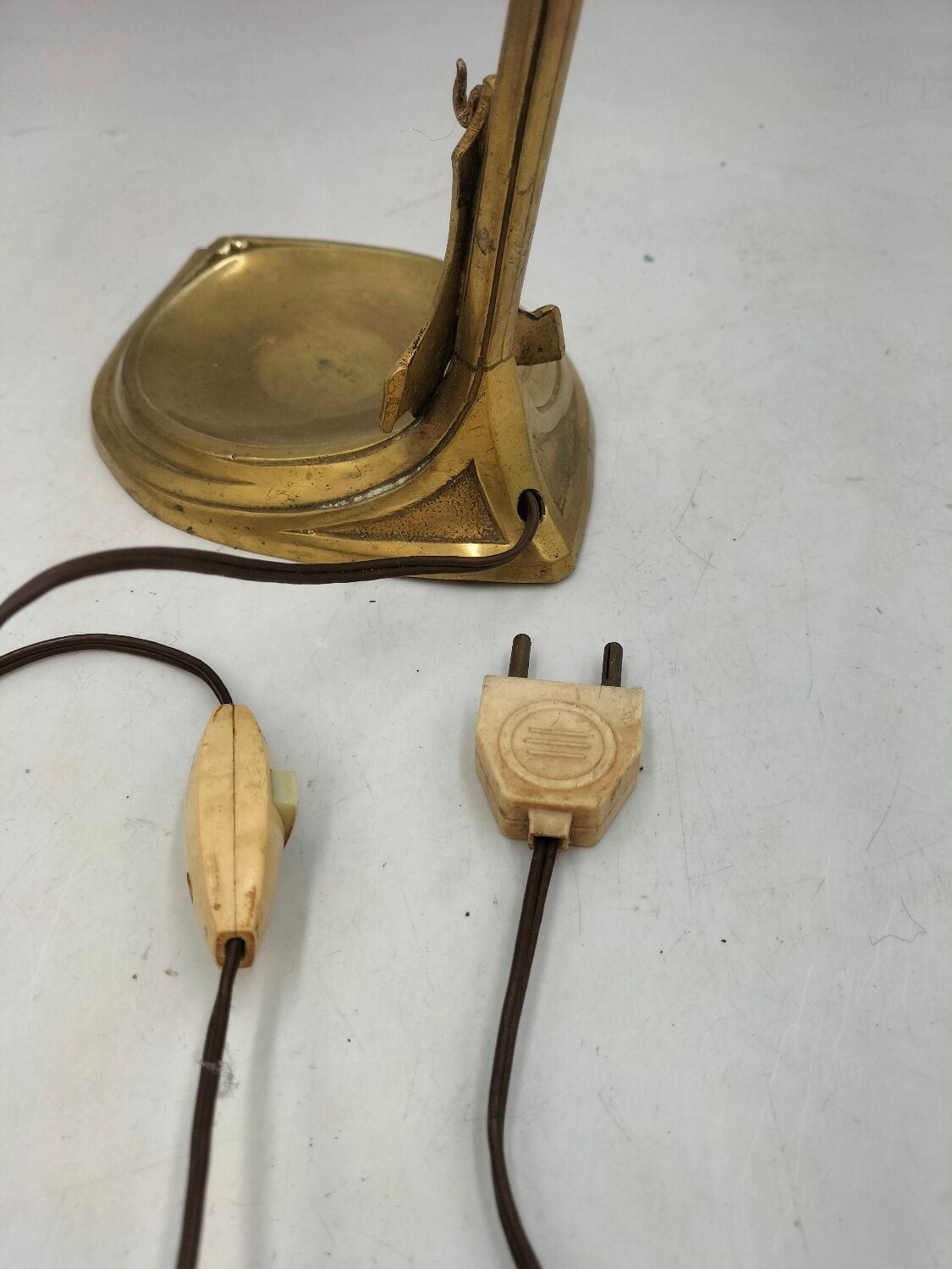 Art Nouveau bedside lamp