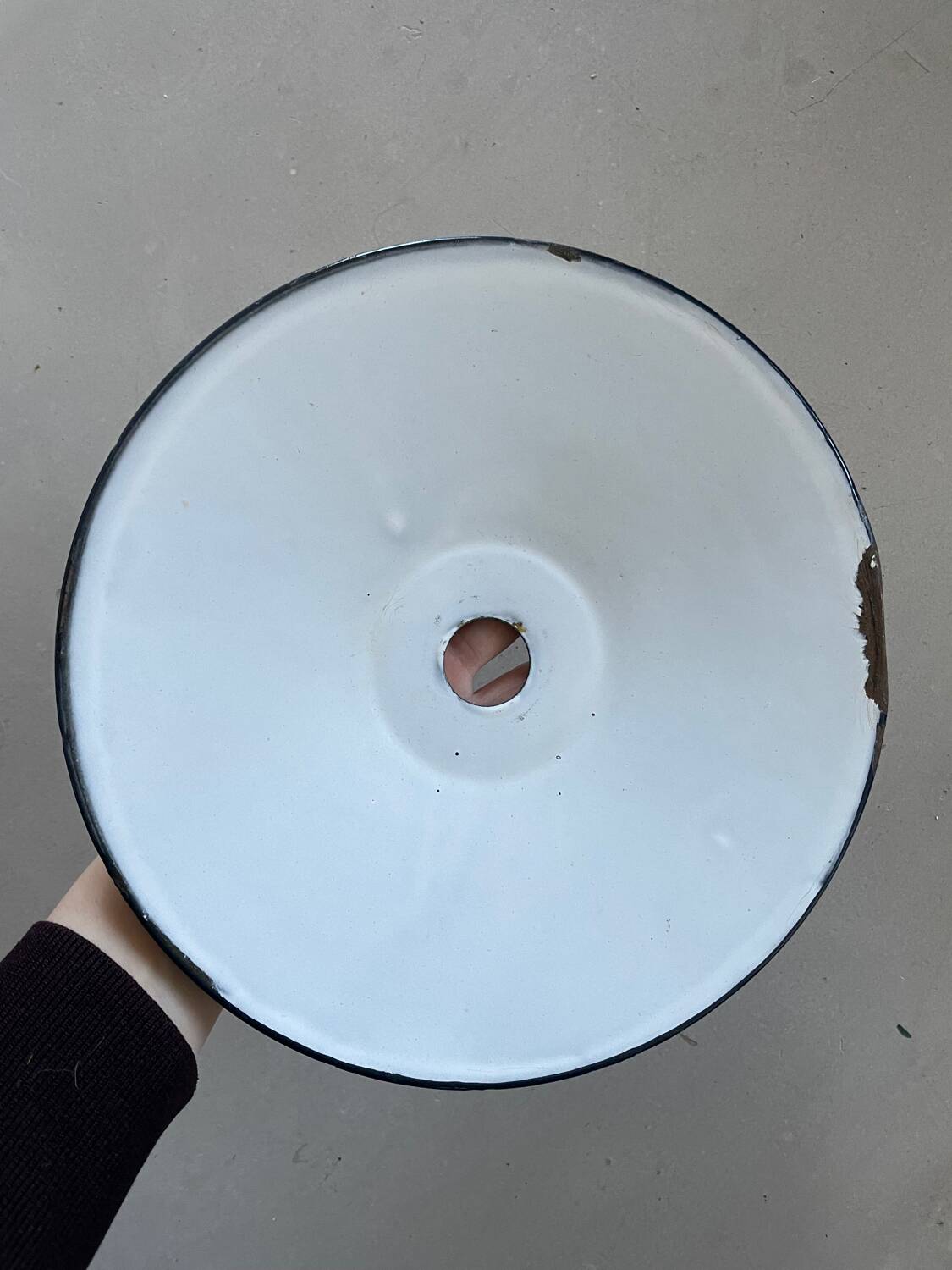 Sheet metal suspension, industrial enameled bowl