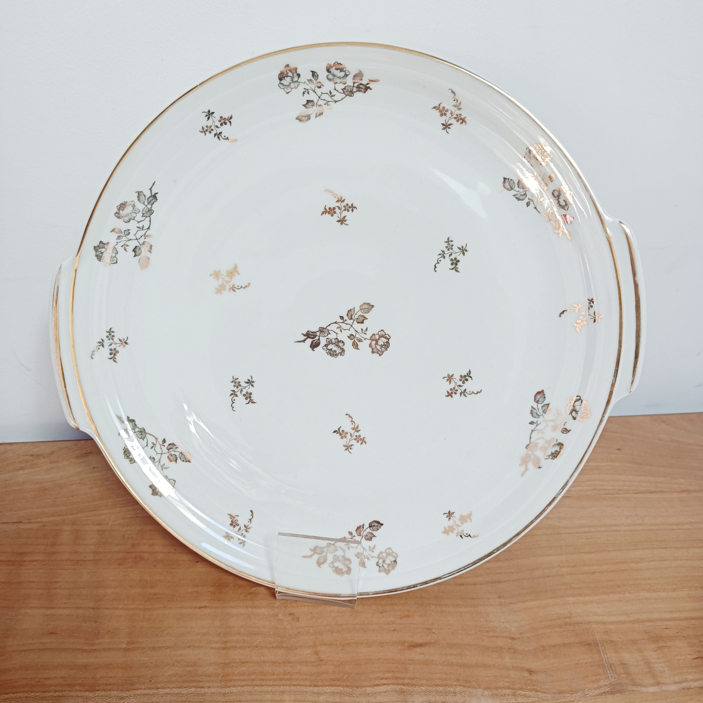 Dessert service, 10 plates and 1 pie dish, in Limoges Porcelain, white and gold