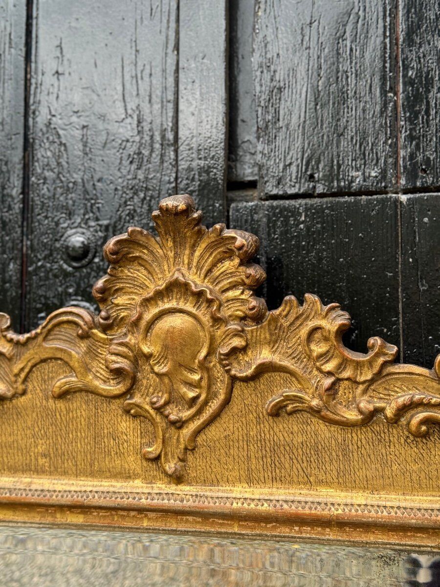 Baroque mirror in carved, stuccoed and gilded wood, Vienna circa 1700