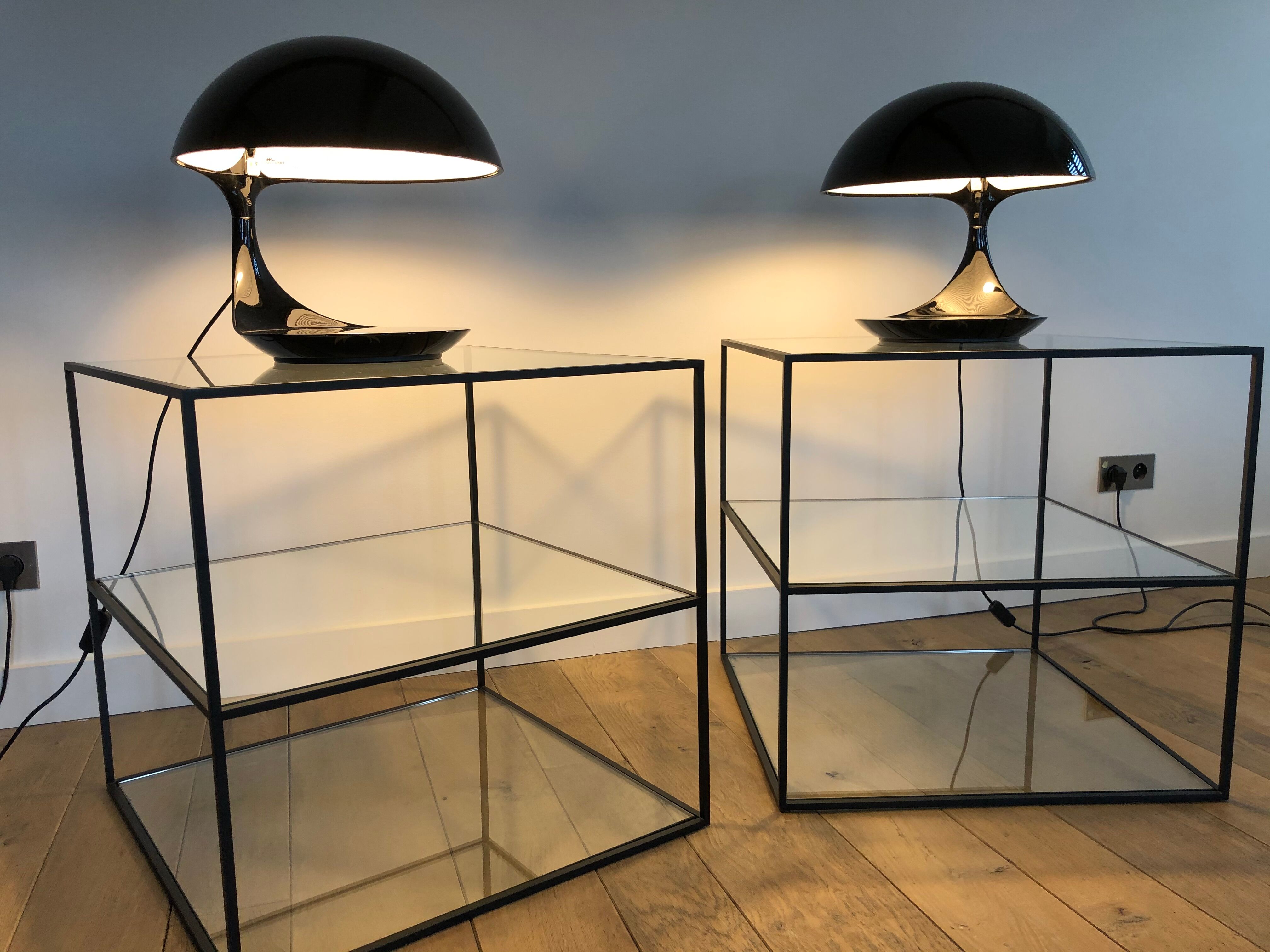 2 tables, black metal contemporary sofa pieces and glasses on 3 levels 60x60x60