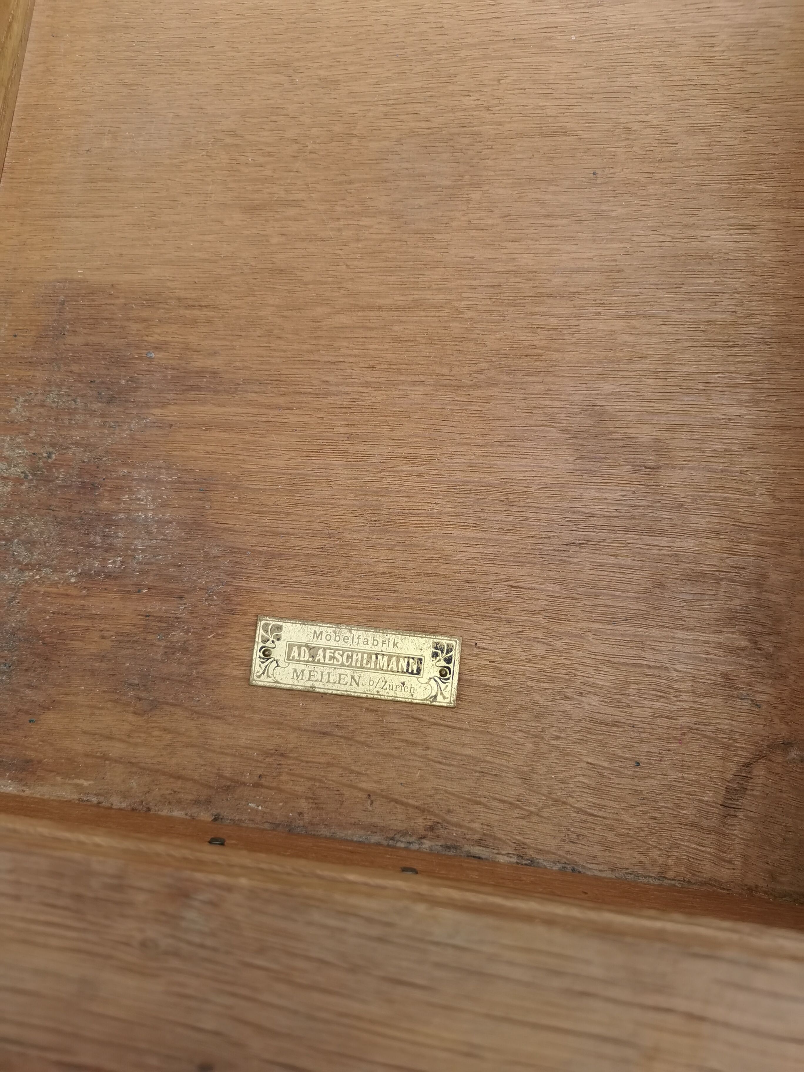 Toilet dresser