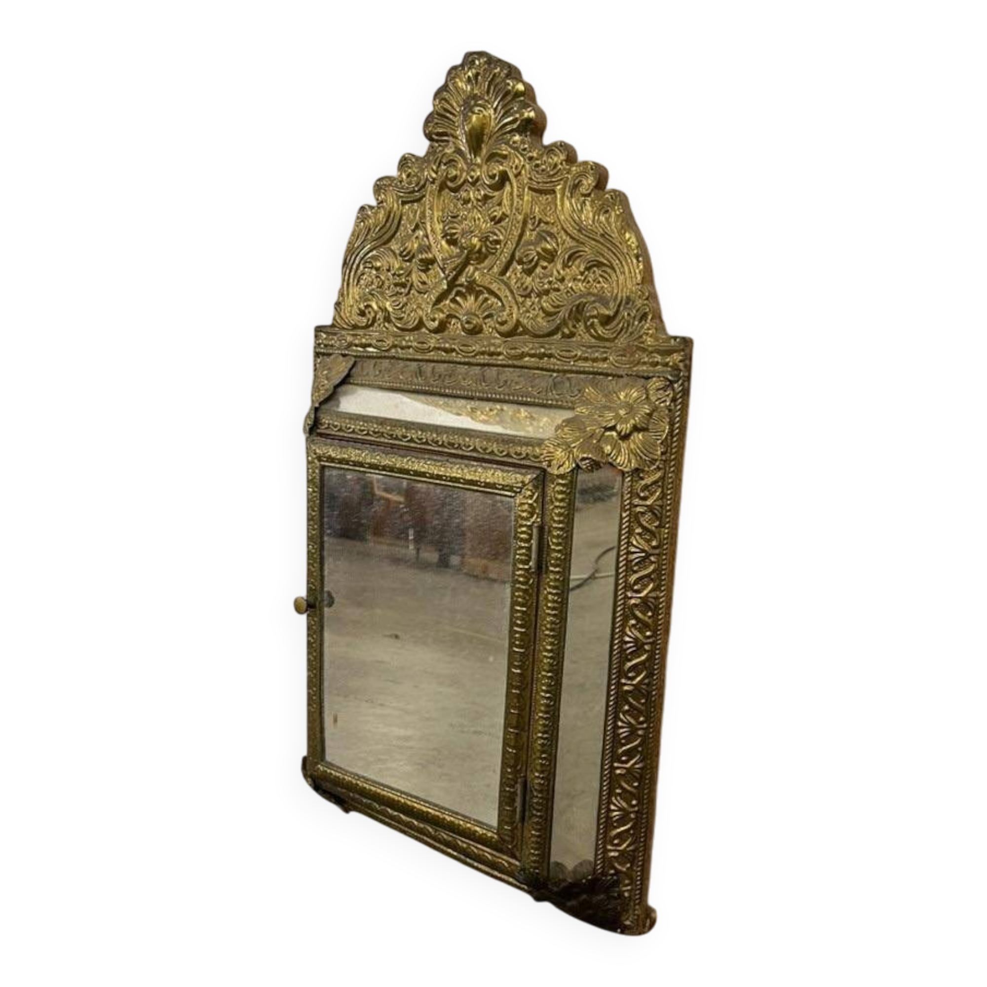 Wall cabinet / vintage mirror in gilded brass