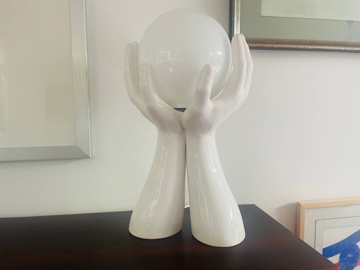 Lampe à main vintage en céramique blanche. France années 1970. Style Memphis