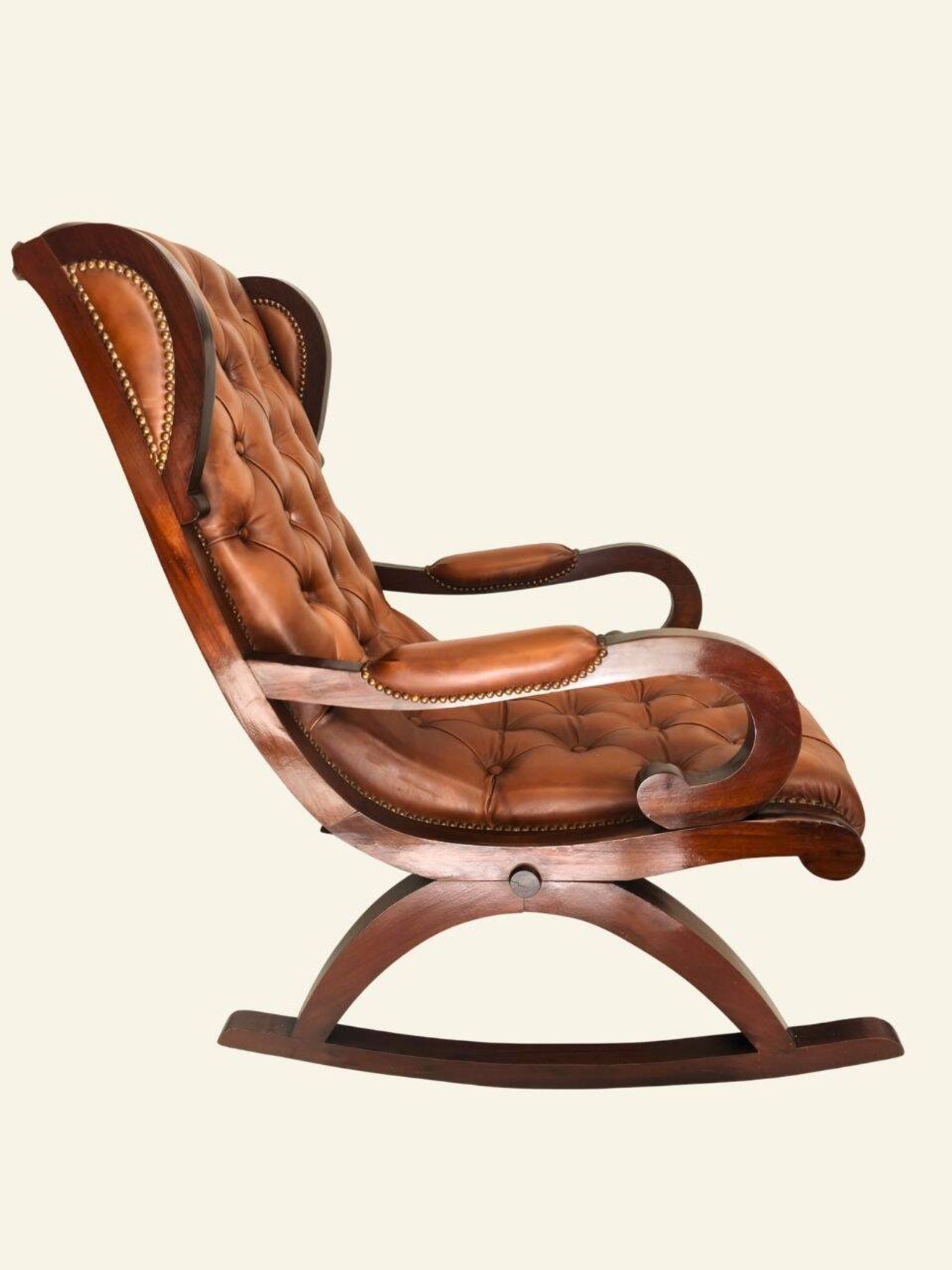 Fauteuil à bascule avec repose-pieds, bois et cuir capitonné