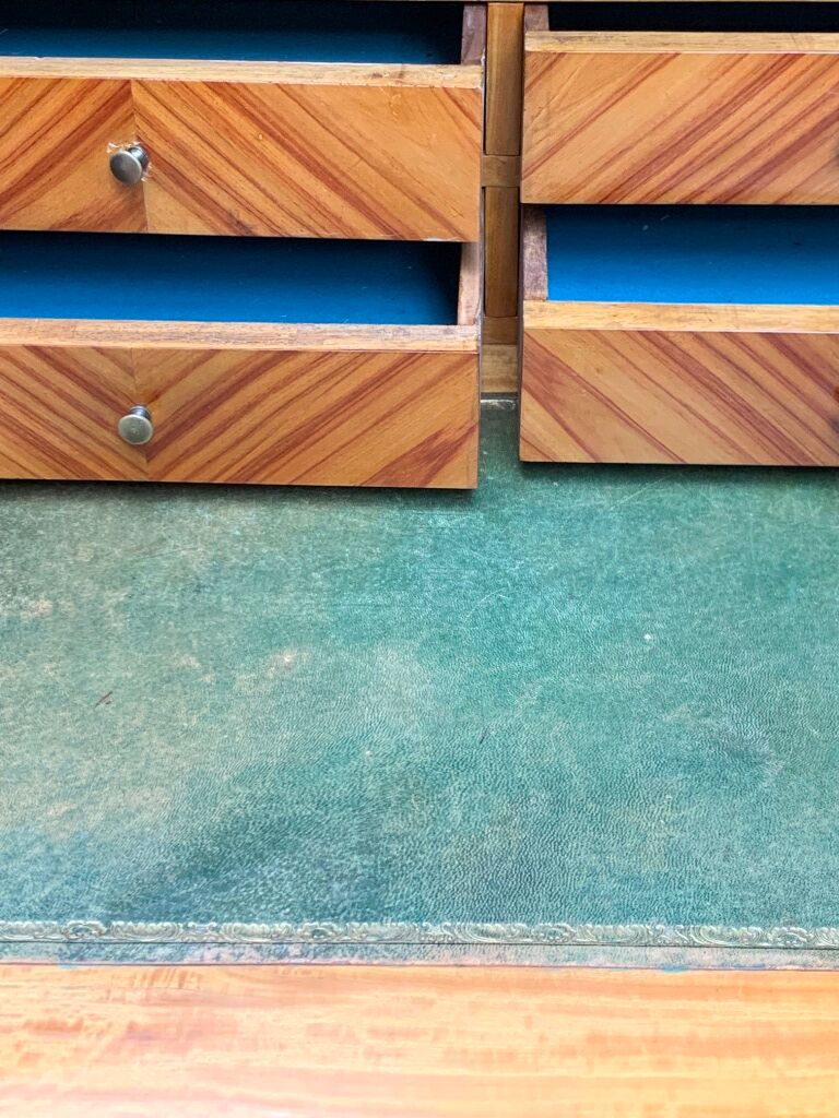 Old French secretary in bronze and wood marquetry.