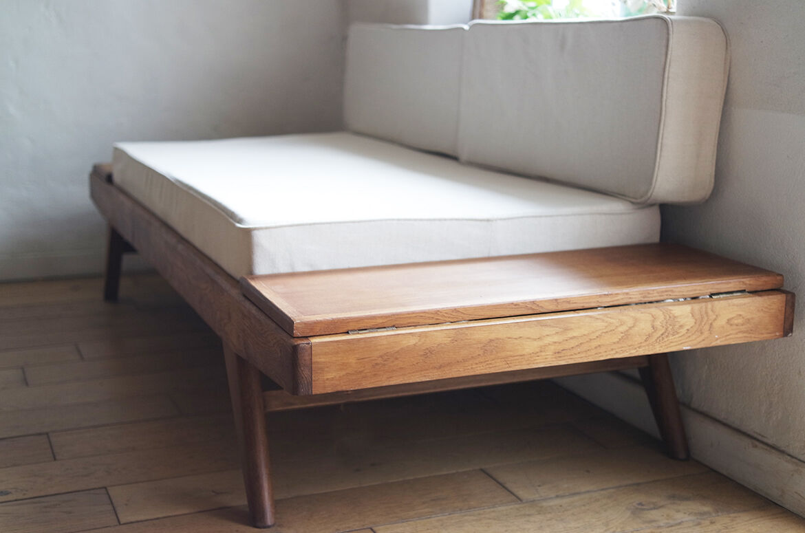 Daybed model "day and night" by Pierre Guariche for Freespan, 1954