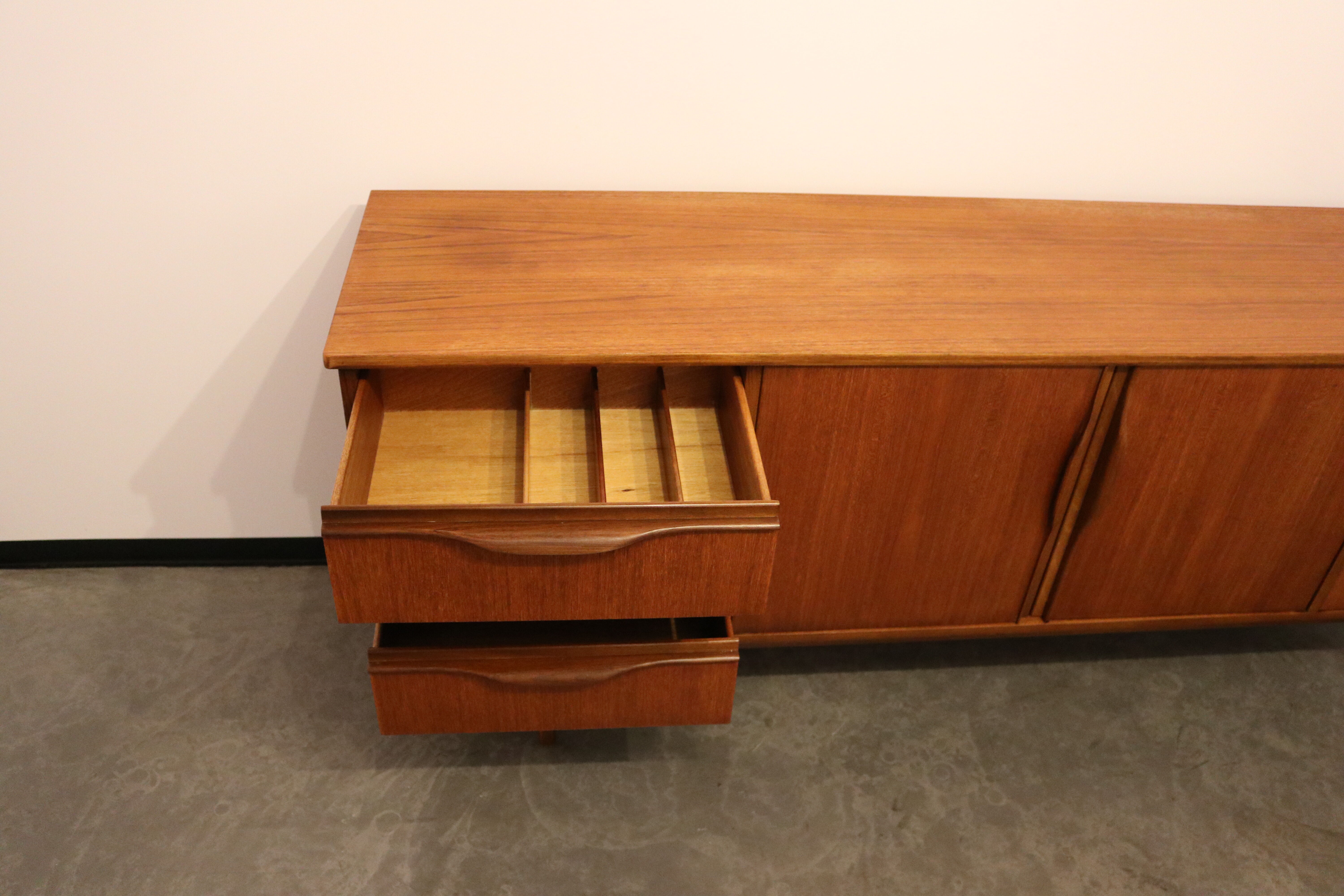 Sideboard in teak with built-in bar, Mcintosch - Scotland - 1960's