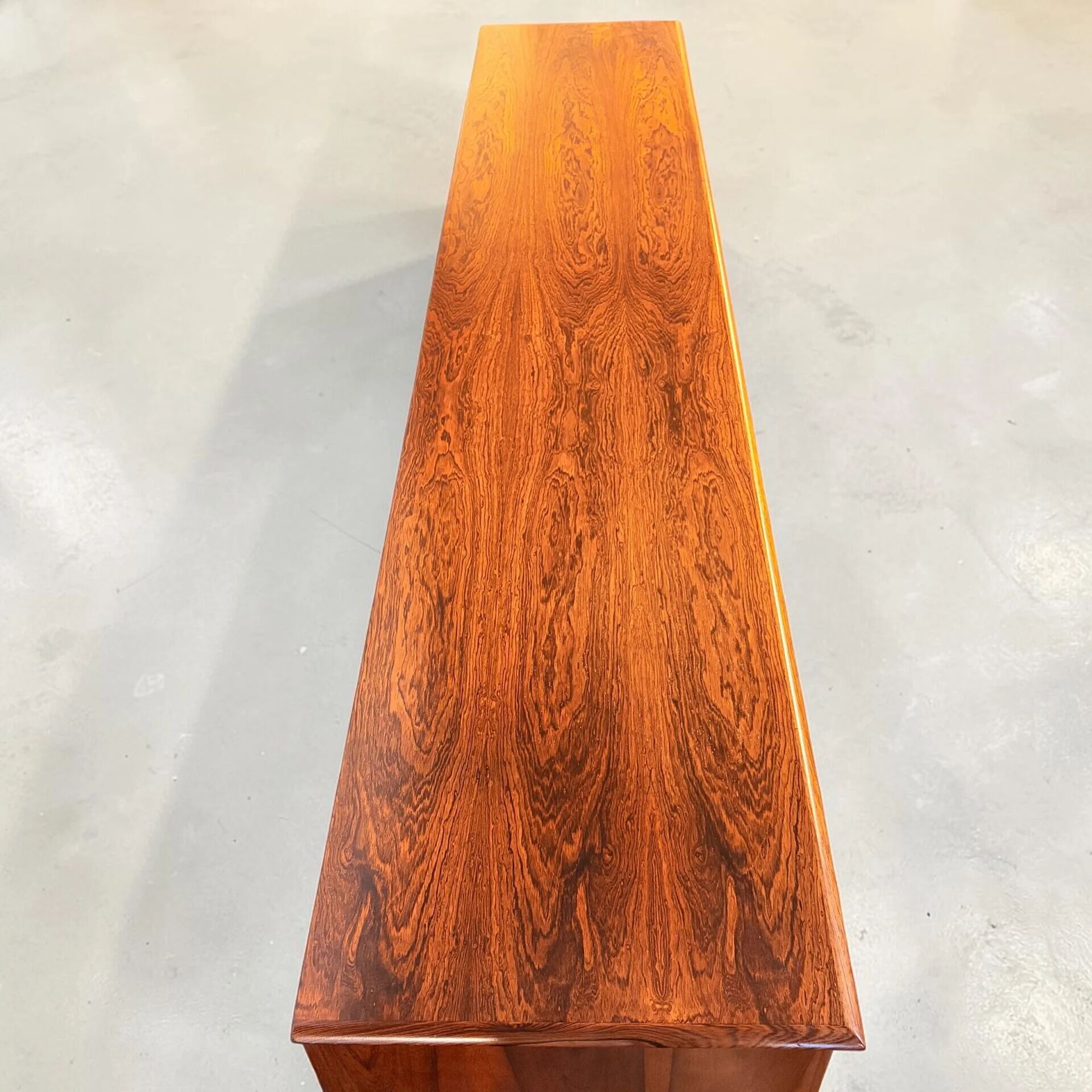 Enfilade en palissandre par Arnø, danois, années 1960.