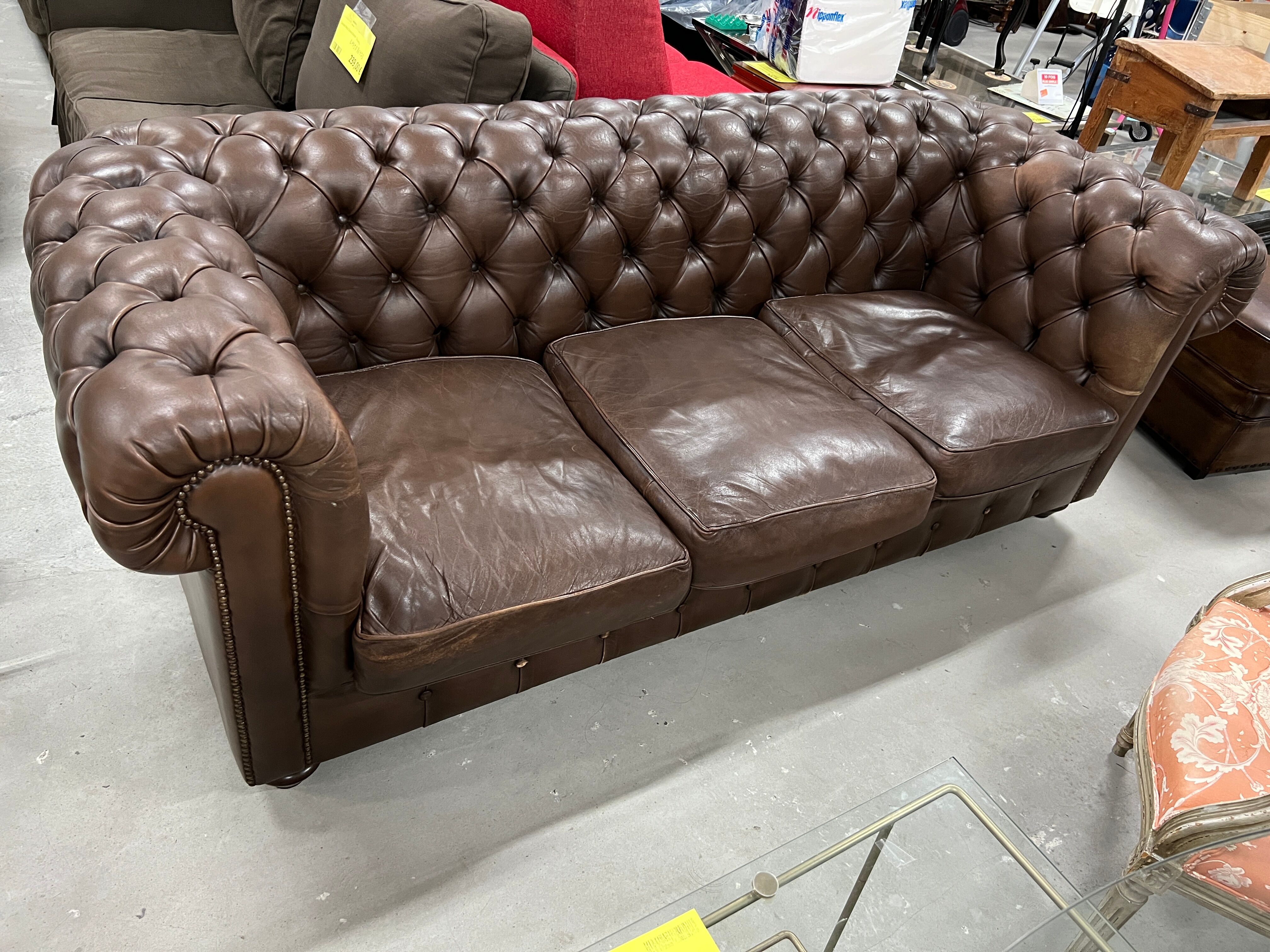 3-seater sofa in Chesterfield leather
