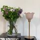 Lampe à poser avec globe en verre strié rose poudré