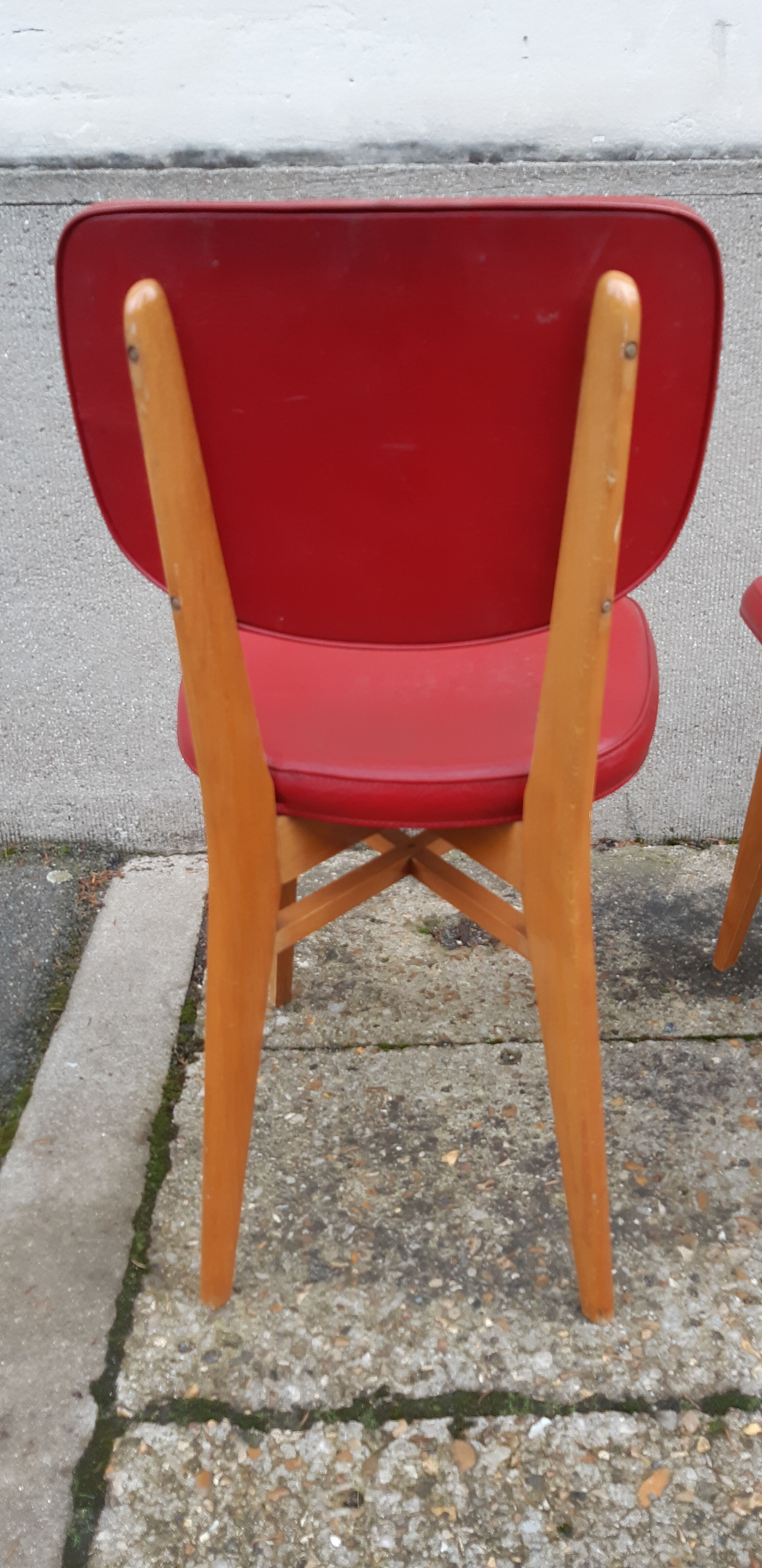 Pair of chairs type red skai bistro