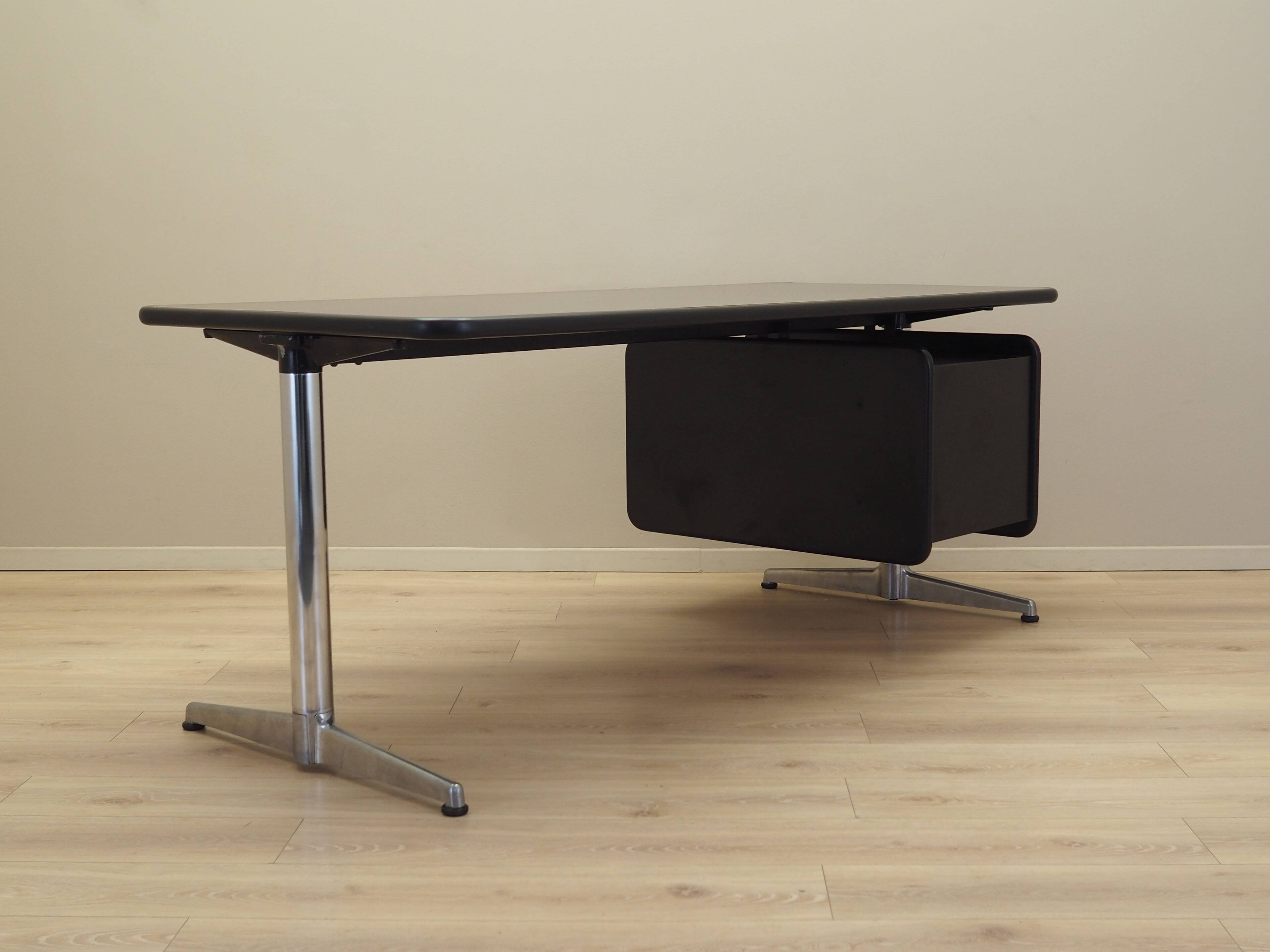 Bureau, design italien, années 1970, designer : Giancarlo Piretti, fabricant : Ano